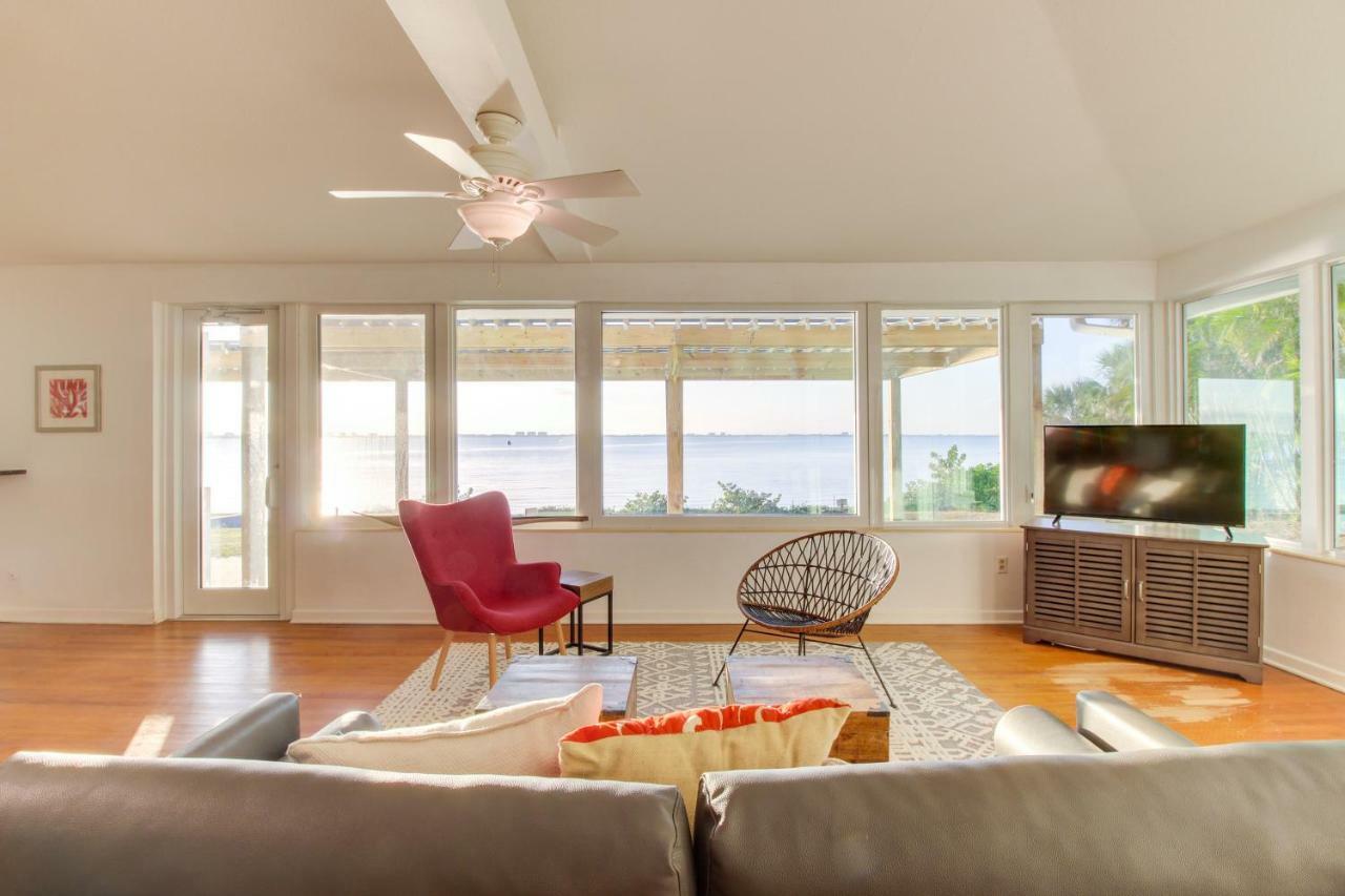 Sunsetter On Sapphire Shores